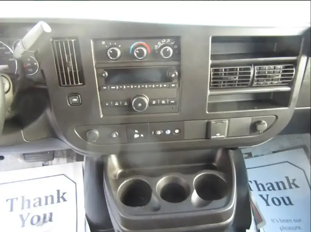 GMC Savana 2023 photo 4