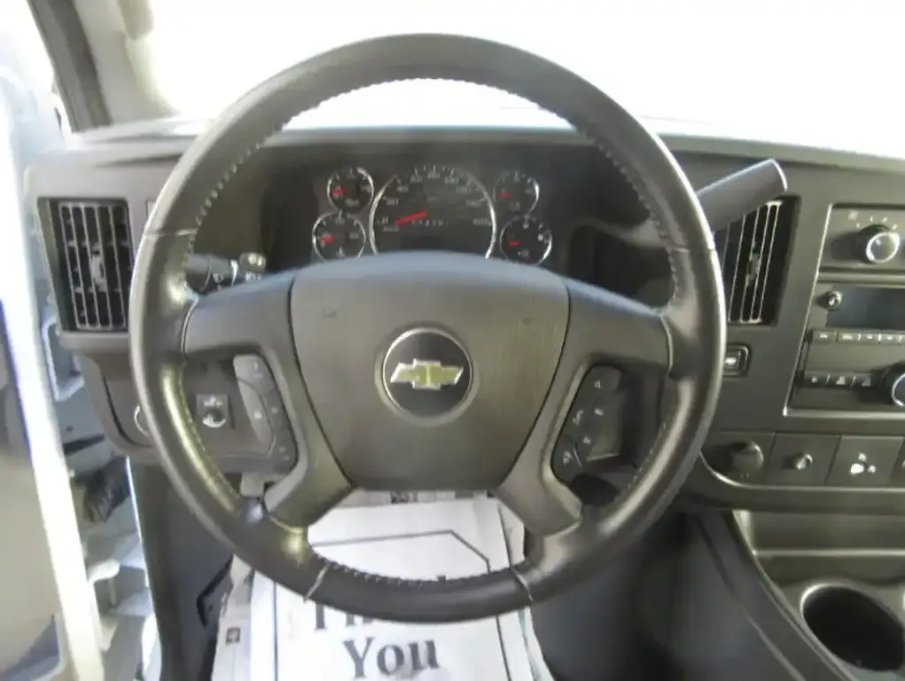 GMC Savana 2023 photo 2