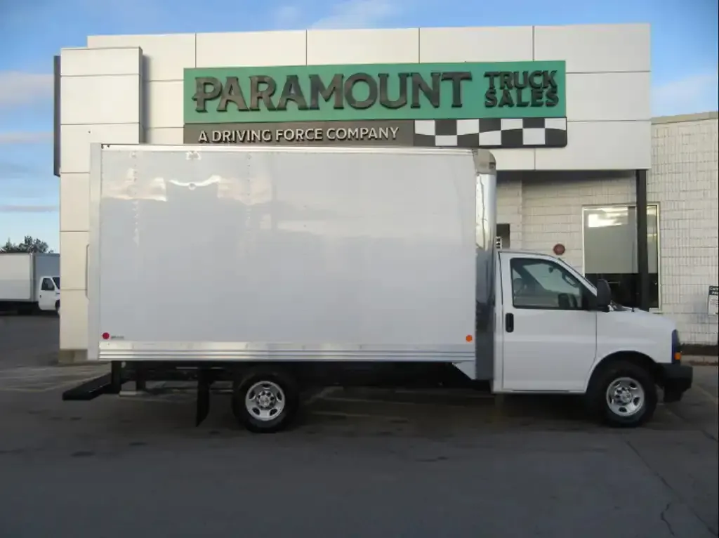 GMC Savana 2023 photo 5
