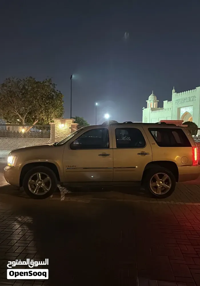 Chevrolet Tahoe 2012 photo 2