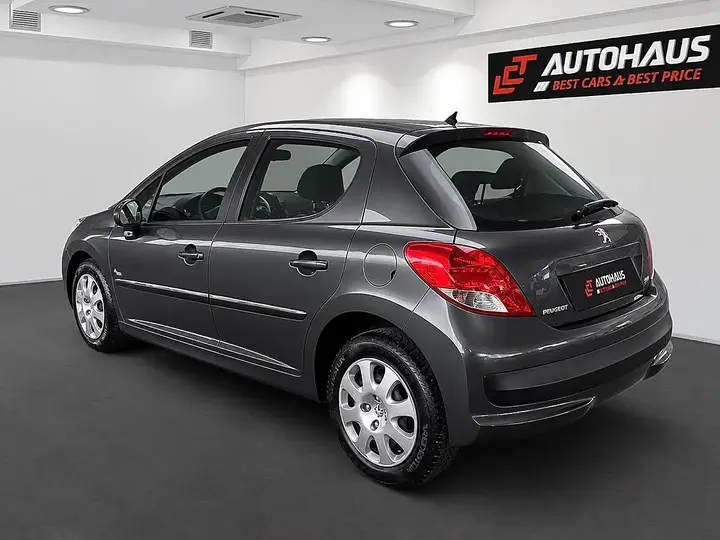 Peugeot 207 2011 photo 3