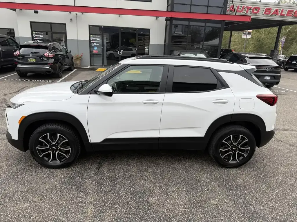 Chevrolet Trailblazer 2023 photo 2