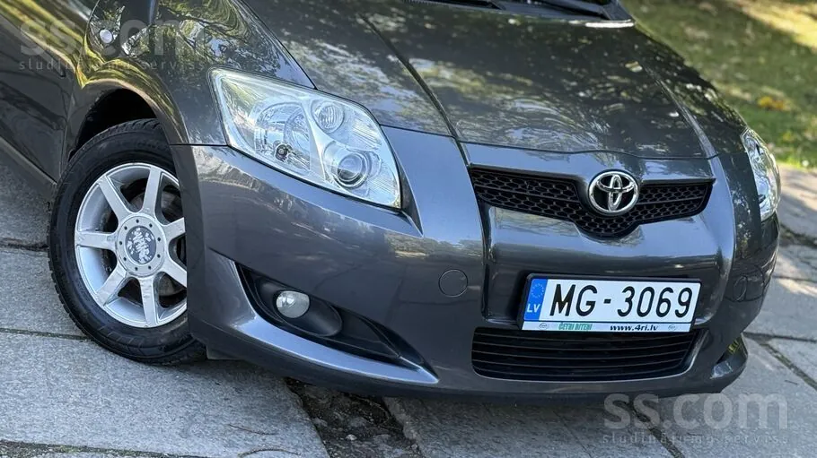 Toyota Auris 2010 photo 4