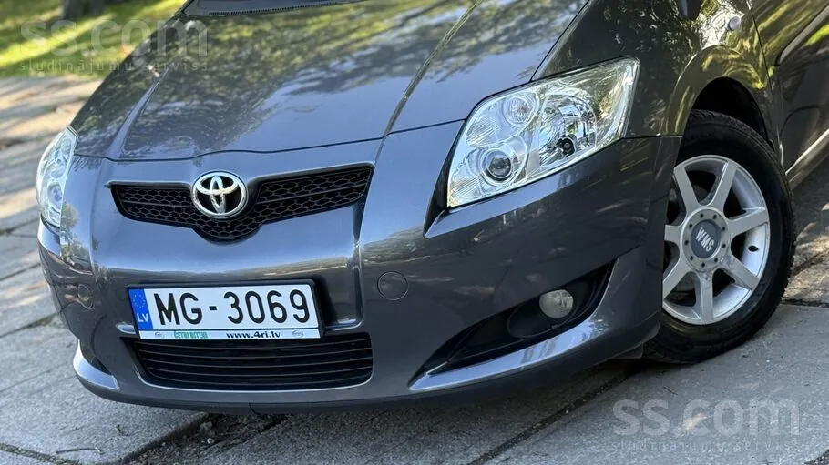 Toyota Auris 2010 photo 3