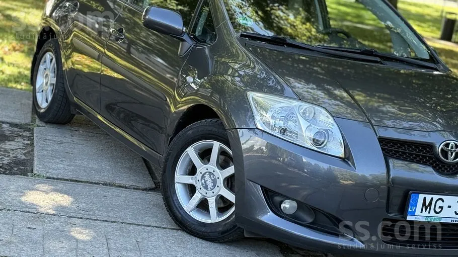 Toyota Auris 2010 photo 5