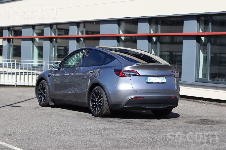 Tesla Model Y 2024 photo 4