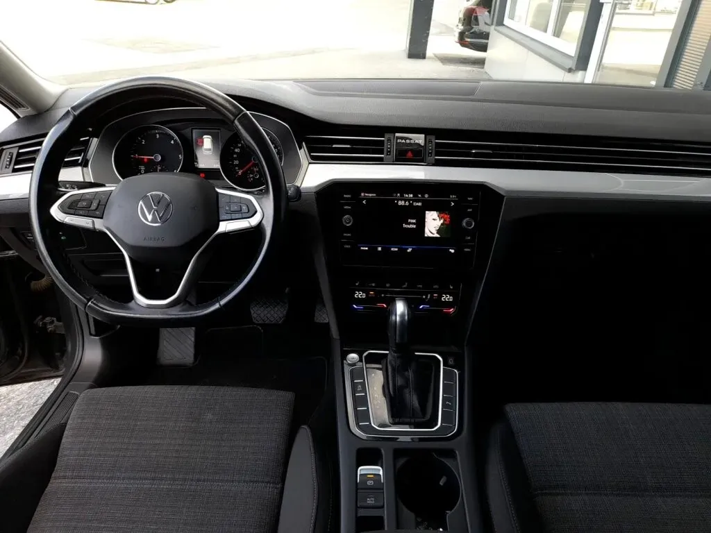 Volkswagen Passat 2021 photo 3