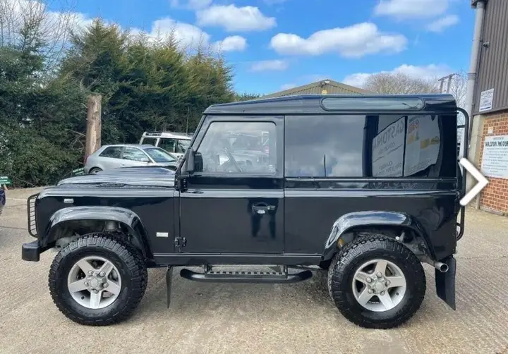 Land Rover Defender 90 1996 photo 3