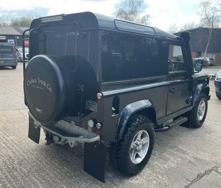 Land Rover Defender 90 1996 photo 4