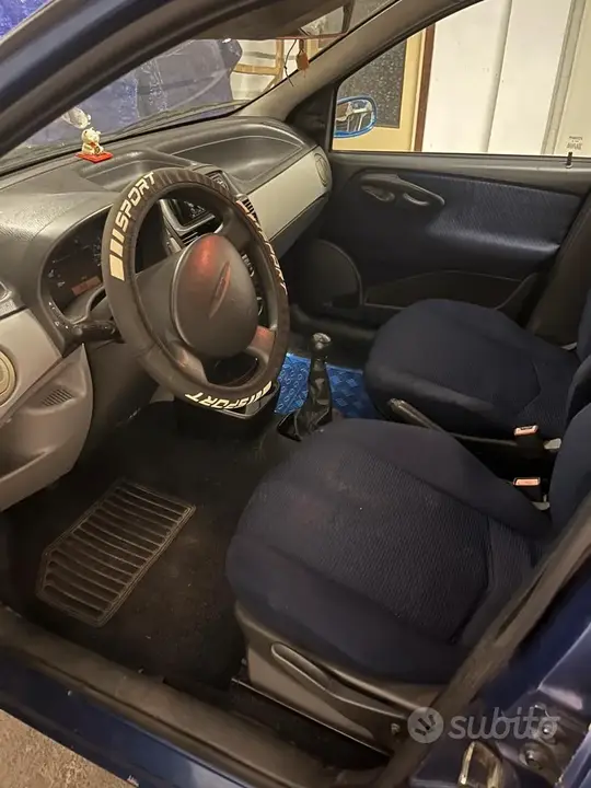 Fiat Punto 2002 photo 2