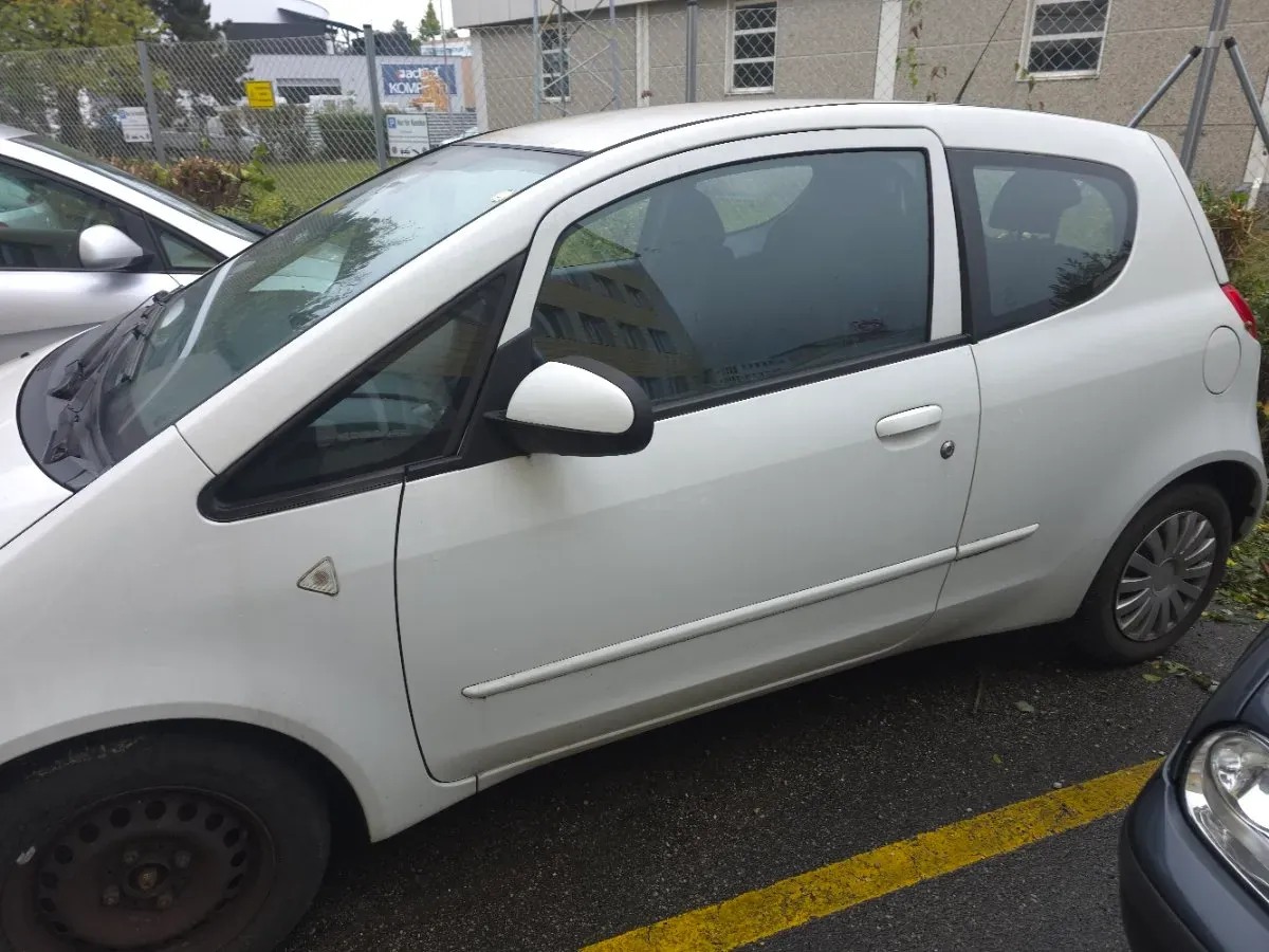 Mitsubishi Colt 2006 photo 2