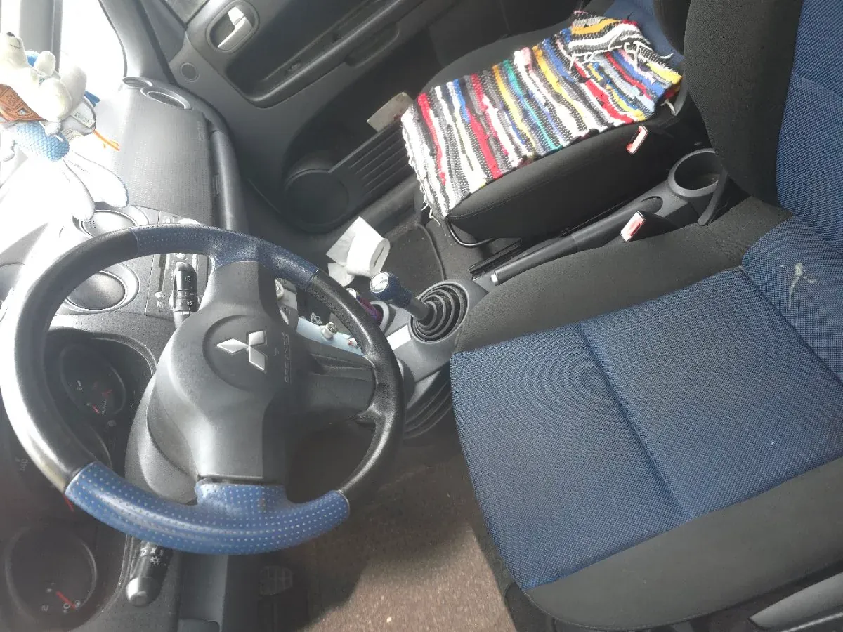 Mitsubishi Colt 2006 photo 3