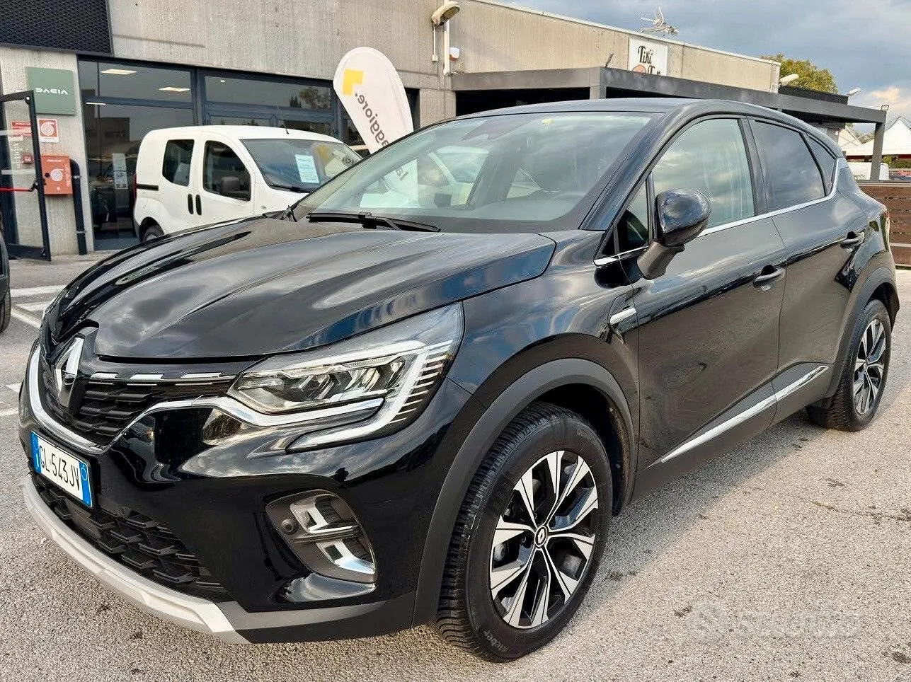 Renault Captur 2023 photo 2