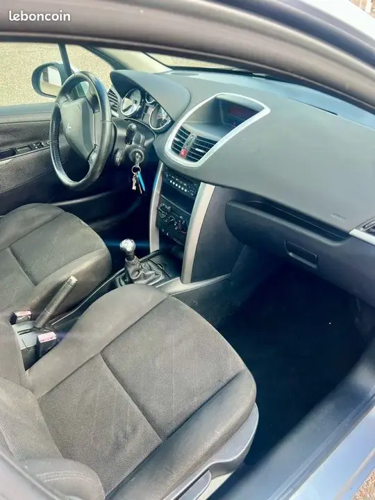 Peugeot 207 2008 photo 3