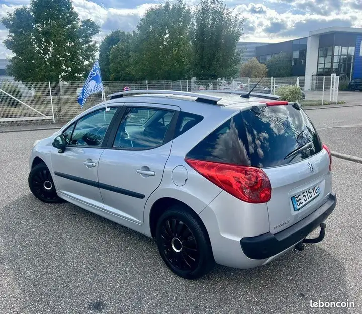 Peugeot 207 2008 photo 2