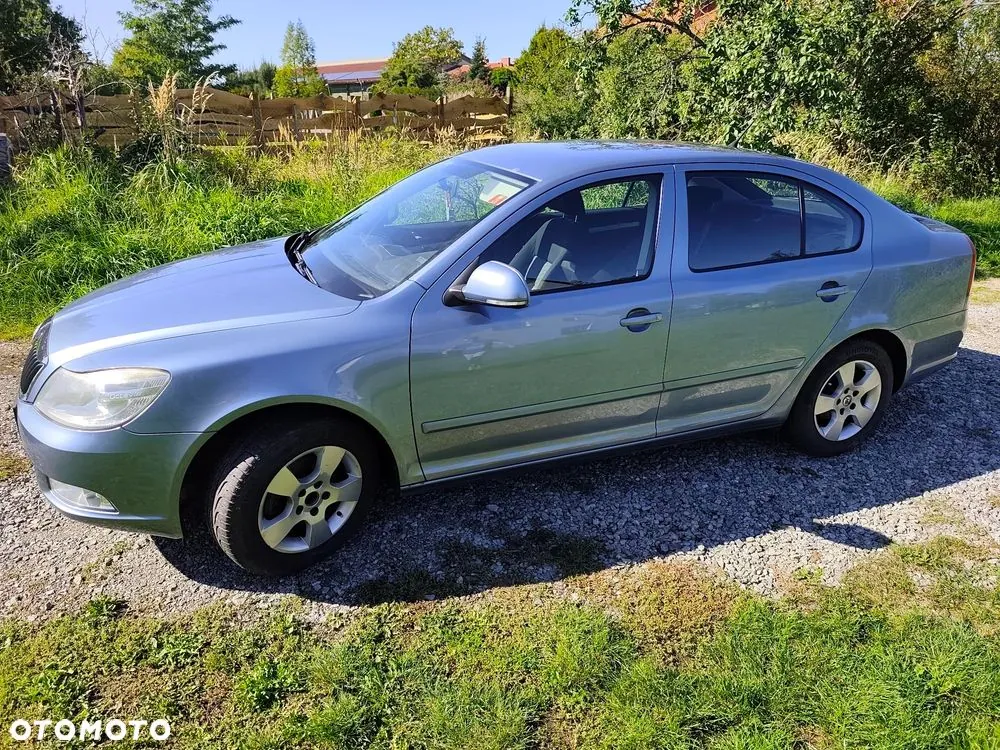 Skoda Octavia 2009 photo 2