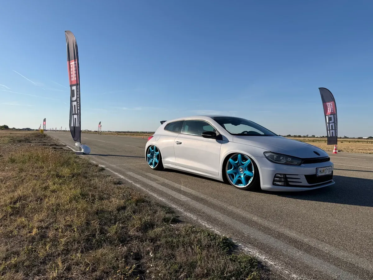 Volkswagen Scirocco 2009 photo 2