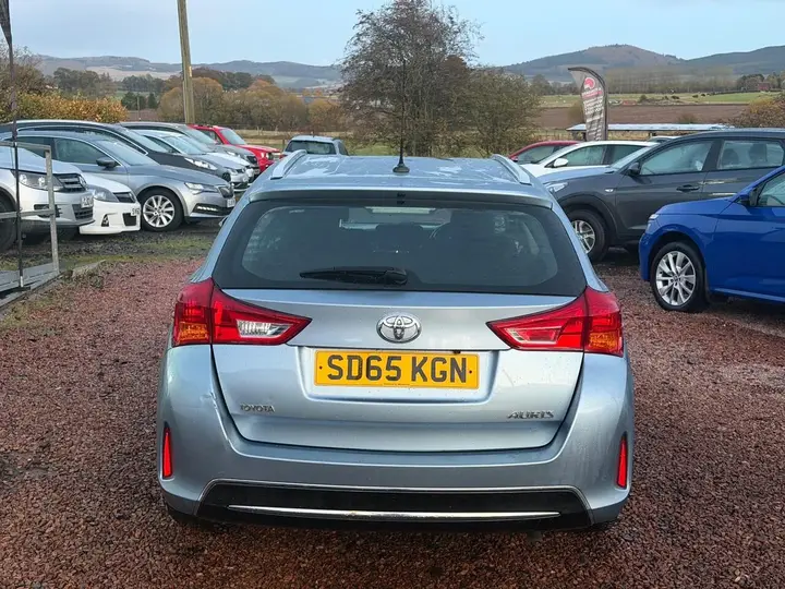 Toyota Auris 2015 photo 4