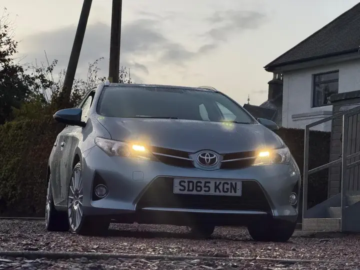 Toyota Auris 2015 photo 2