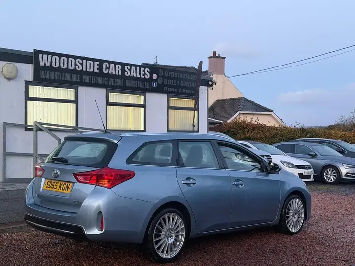 Toyota Auris 2015 photo 3
