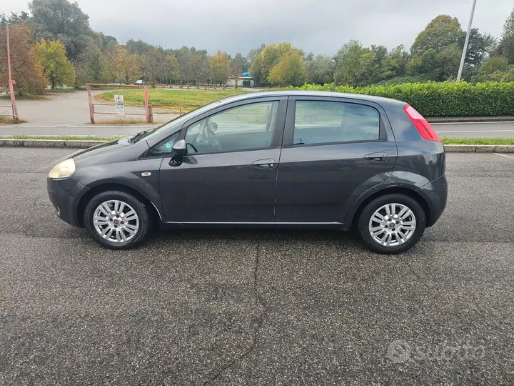 Fiat Grande Punto 2009 photo 3