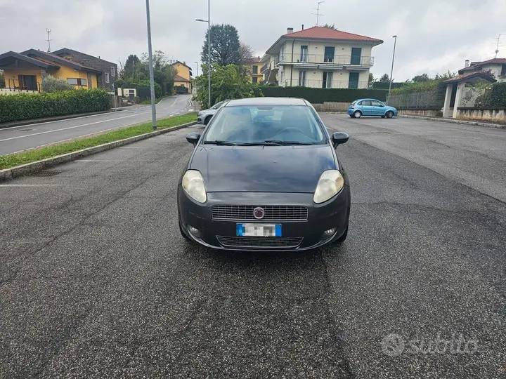 Fiat Grande Punto 2009 photo 2