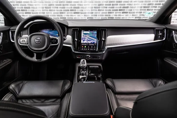 Volvo V90 2023 photo 2