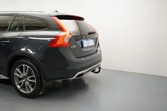 Volvo V60 Cross Country 2018 photo 3