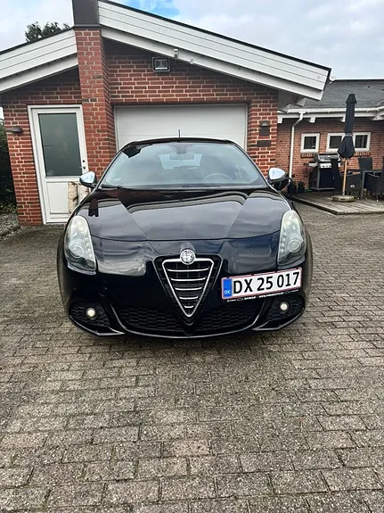Alfa Romeo Giulietta 2011 photo 2