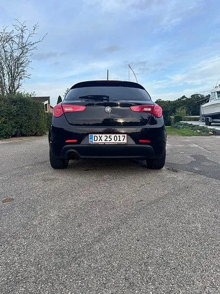 Alfa Romeo Giulietta 2011 photo 4