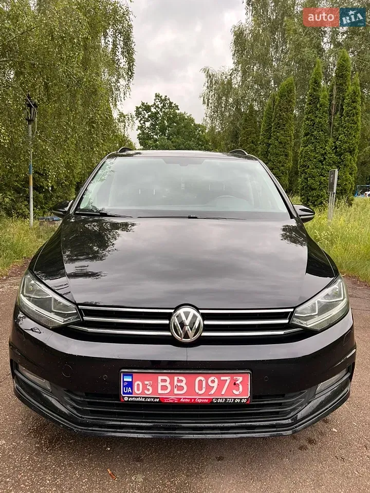 Volkswagen Touran 2017 photo 2