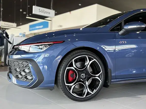 Volkswagen Golf I 2026 photo 2