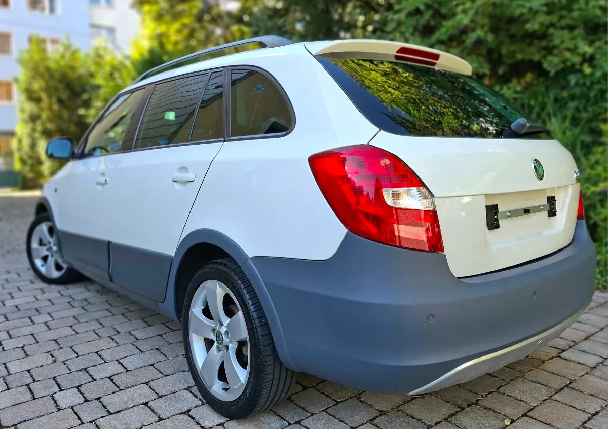 Skoda Fabia 2009 photo 3