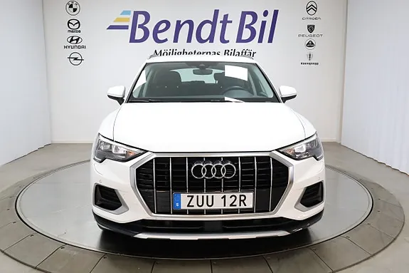 Audi Q3 2021 photo 2