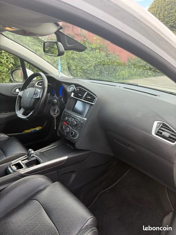 Citroen C4 2011 photo 3