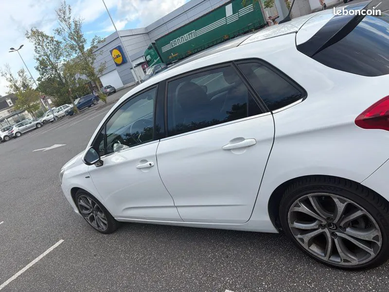 Citroen C4 2011 photo 2
