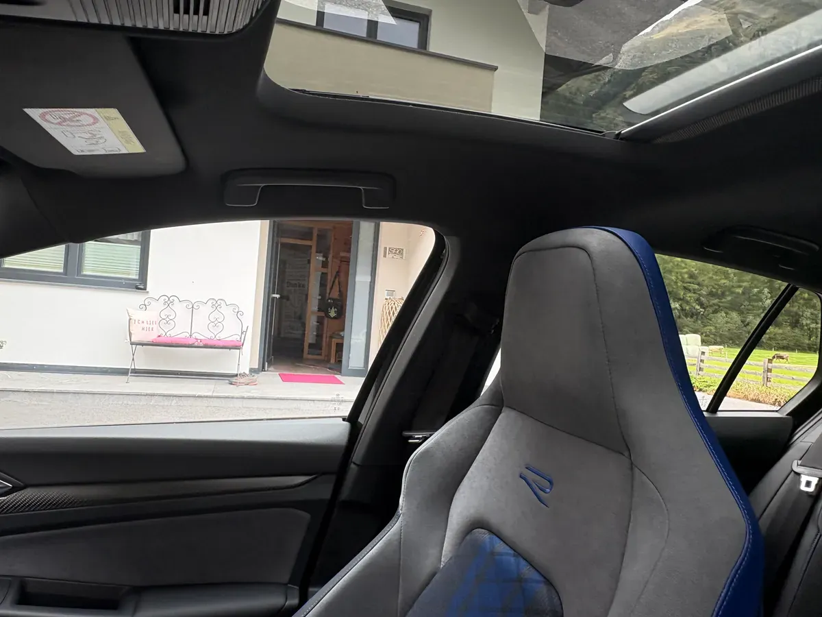 Volkswagen Golf R 2.0 Tsi 4Motion Black Edition 2025 photo 3