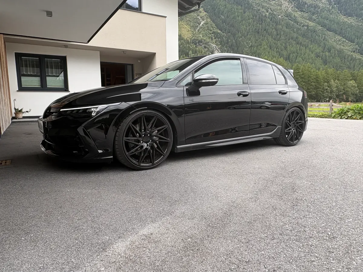 Volkswagen Golf R 2.0 Tsi 4Motion Black Edition 2025 photo 2