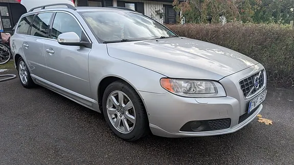 Volvo V70 2011 photo 2