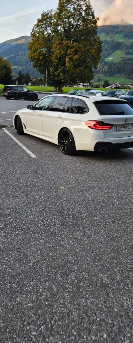 BMW 5 Series 2017 photo 2