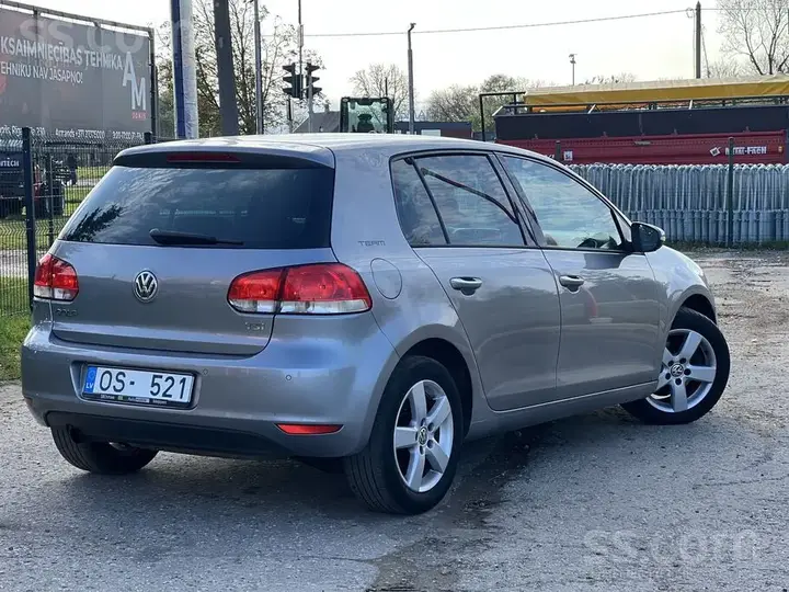 Volkswagen Golf 2010 photo 2