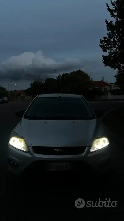 Ford Focus 2010 photo 2
