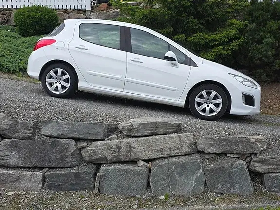 Peugeot 308 2011 photo 3