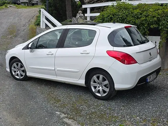 Peugeot 308 2011 photo 2