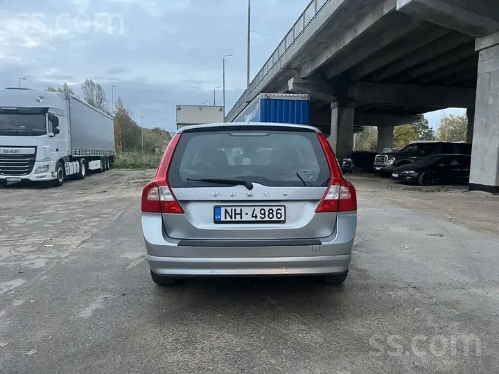 Volvo V70 2012 photo 4