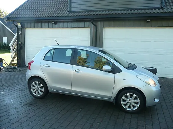 Toyota Yaris 2006 photo 2