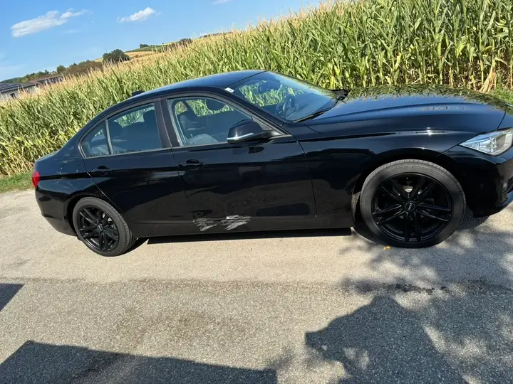 BMW 3 Series 2012 photo 2