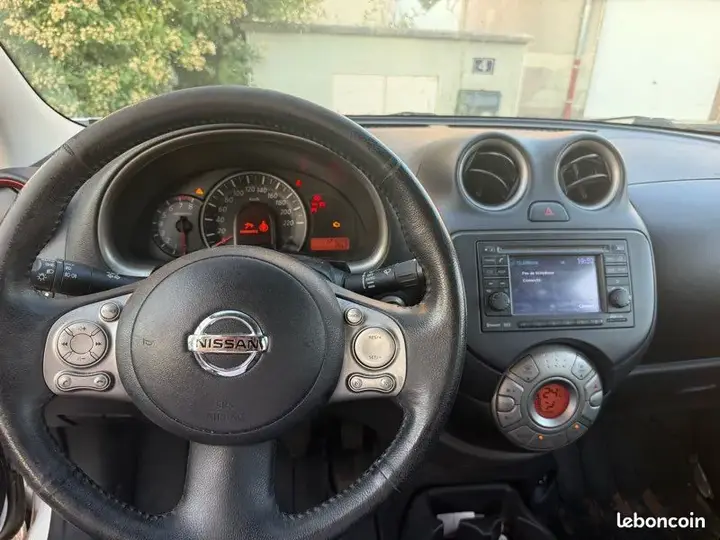 Nissan Micra 2011 photo 3