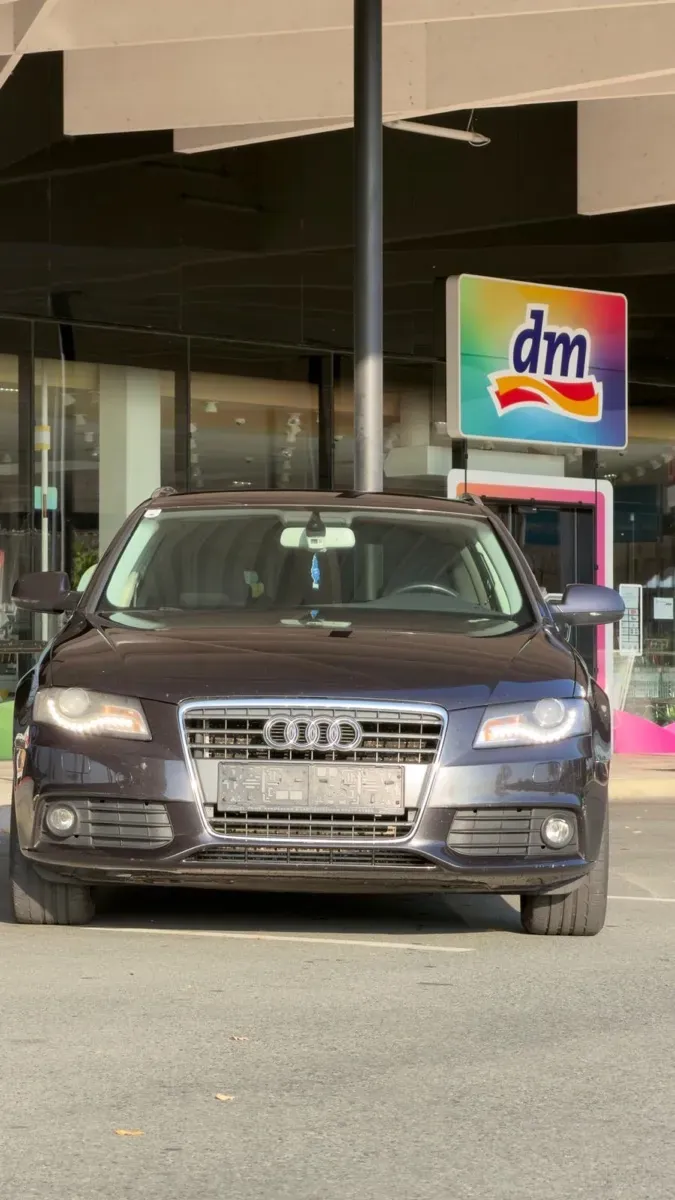 Audi A4 2011 photo 2