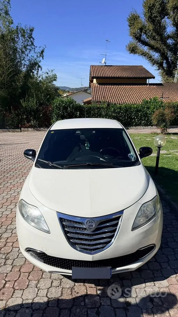 Lancia Ypsilon 2011 photo 2